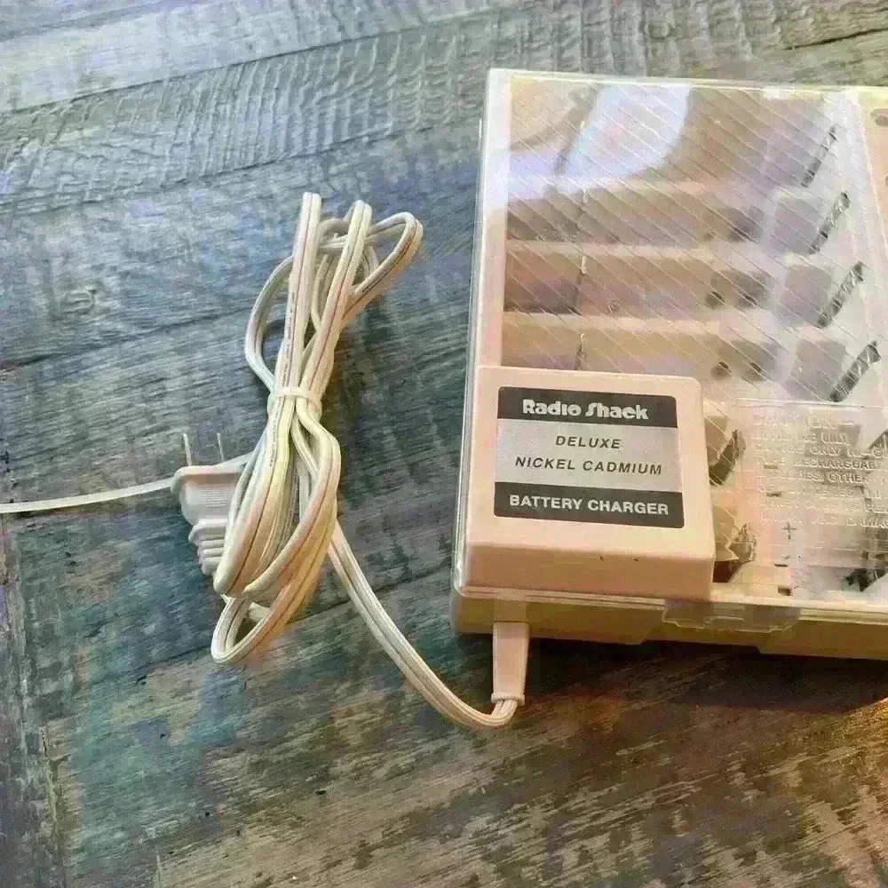 RADIO SHACK DELUXE NICKEL CADMIUM BATTERY CHARGER -USED - Picture 4 of 7
